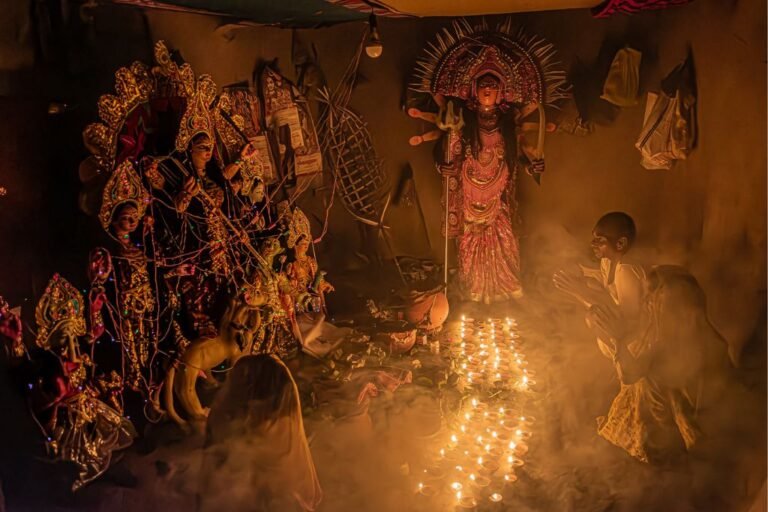 जब देवी बुलाती हुई आती है